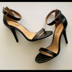 Anne Michelle Black single sole heels size 10